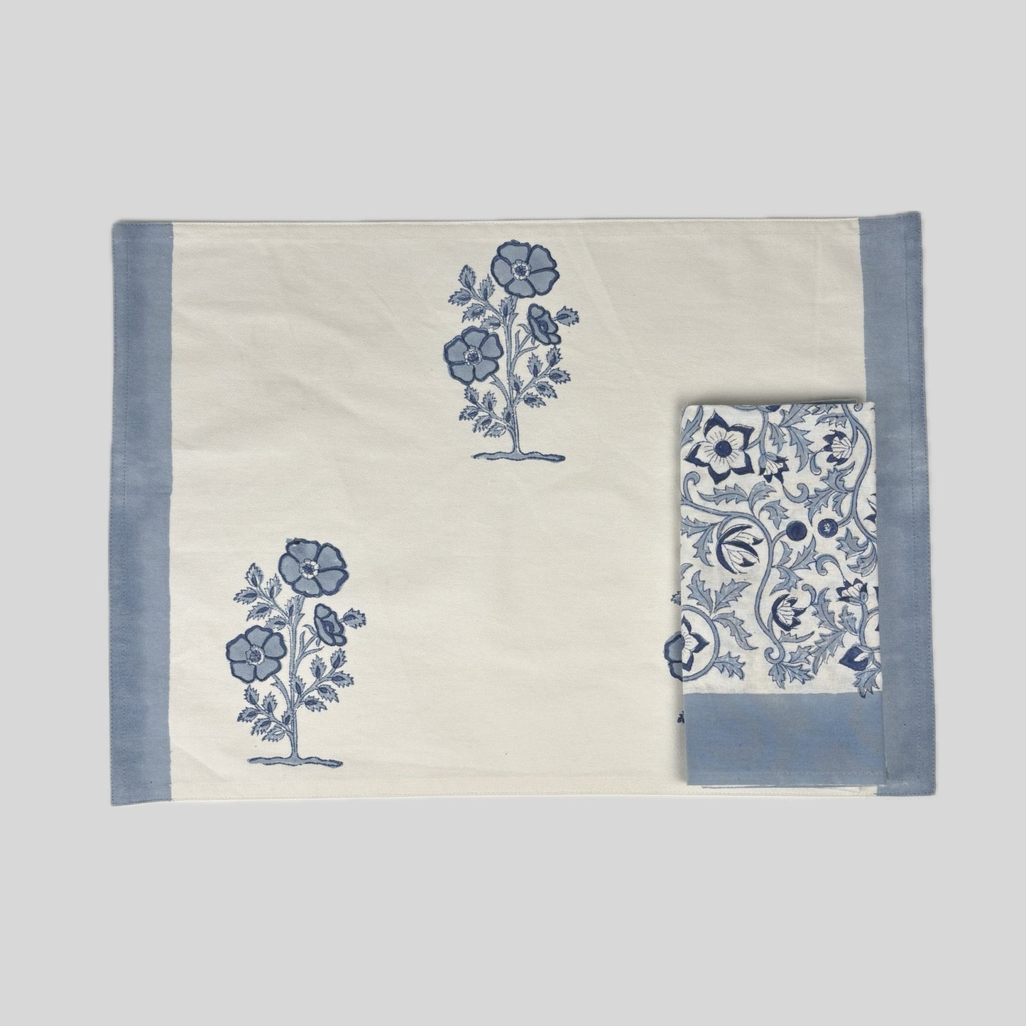 SET TOVAGLIETTE CELESTE DA 4 PEZZI CON TOVAGLIOLO