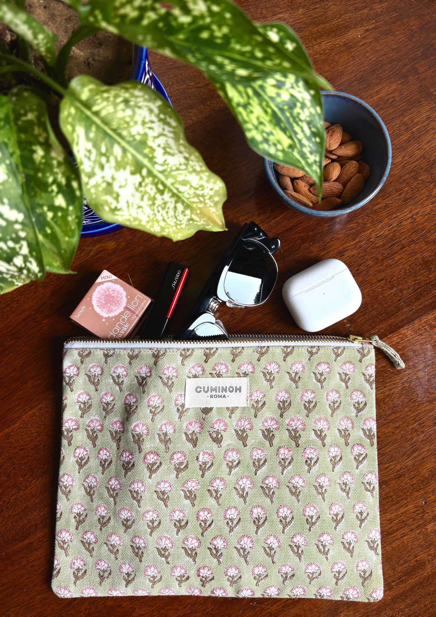 SMALL POUCH - DANCING GILLYFLOWERS