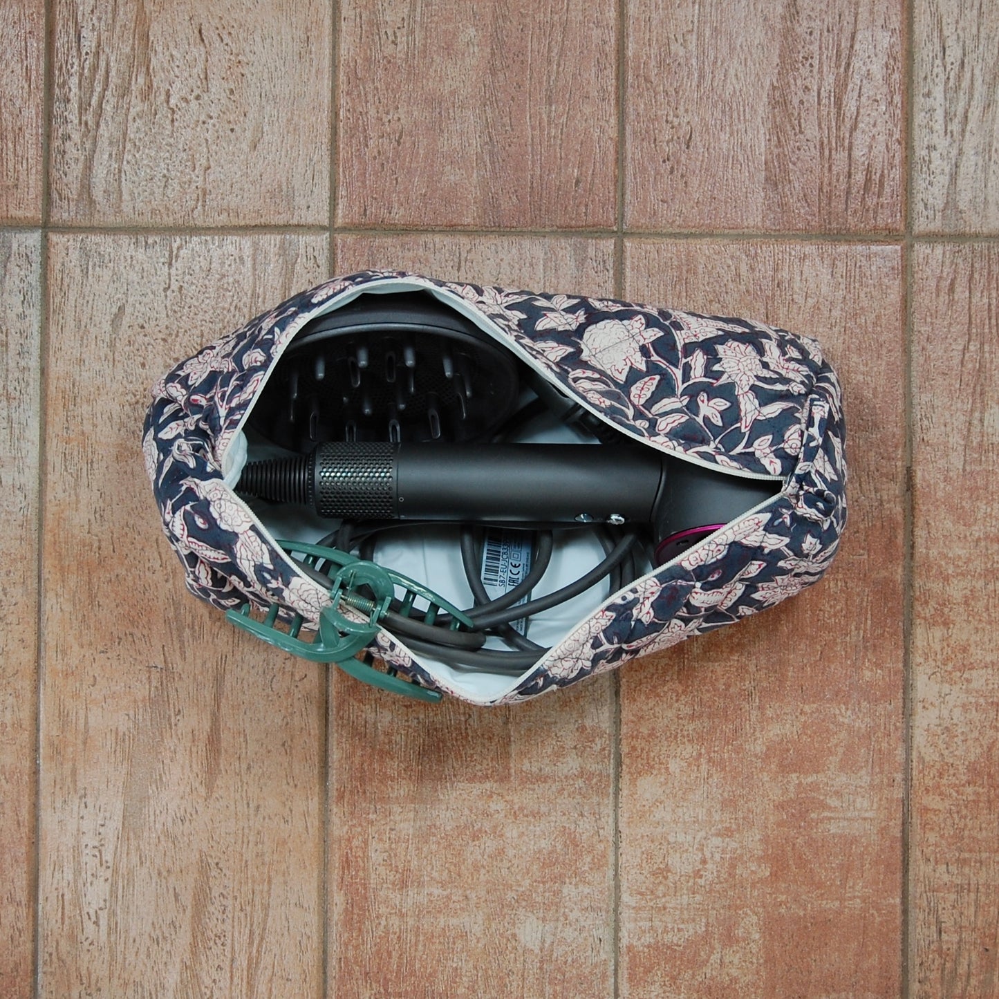 COVER DYSON - MIDNIGHT DAFFODILS